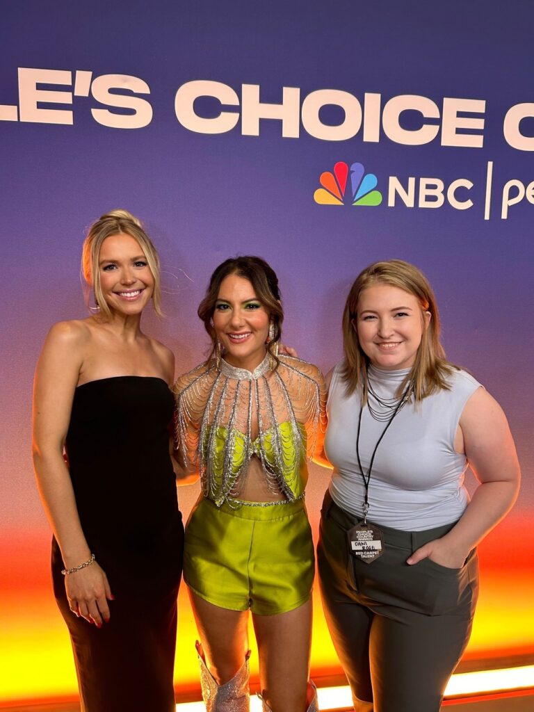 DANI ROSE AND SARAHBETH TAITE STUN ON THE PEOPLE’S CHOICE COUNTRY AWARDS