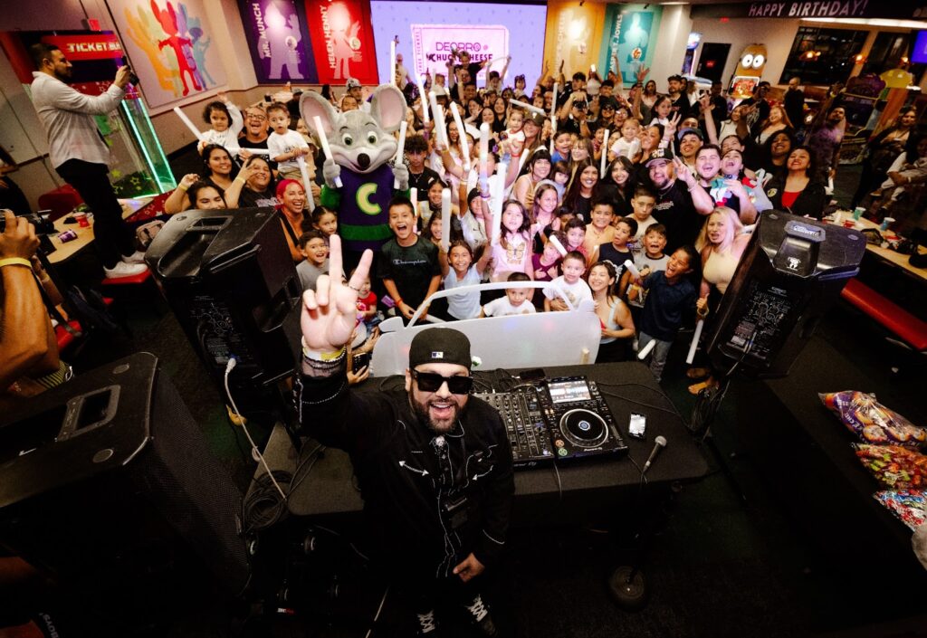 DEORRO TAKES OVER CHUCK E. CHEESE WITH THE ULTIMATE AFTER-HOURS CELEBRATION  OF LATEST RELEASE  “EN EL AUDI”