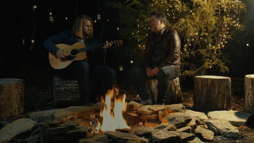 DAVID NAIL RELEASES INTIMATE MUSIC VIDEO FOR HIS TIMELESS RENDITION OF “SILVER BELLS”